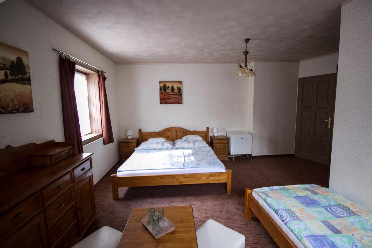 Aranygombos Fogado Hotell Telkibánya Eksteriør bilde